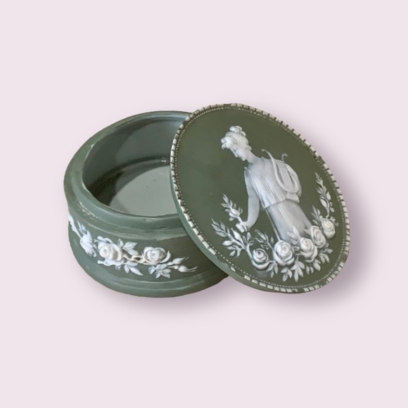 Vintage German Jasperware Jewelry Trinket Box Powder Box Cameo Motif Sage Green - Picture 9 of 14